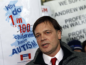 El doctor Andrew Wakefield, tras conocer el fallo. (Foto: Reuters) El doctor Andrew Wakefield, tras conocer el fallo. (Foto: Reuters)