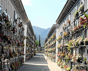 Interior del cementerio de Gand&iacute;a. (Foto: El Mundo)