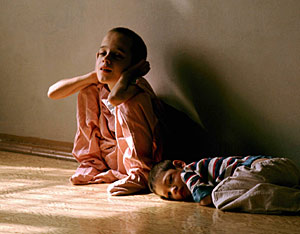 Dos niños en un internado de Moscú. (Foto: Reuters) Dos niños en un internado de Moscú. (Foto: Reuters)