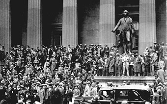 Gent davant la Borsa de Nova York el dia del crac de 1929