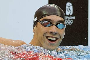 Phelps, sonriente tras su tercer oro. (Foto: AFP)