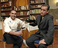Diego Fernández, jefe de cocina, a la izquierda, y Jorge Rellán, director de restauración. (Foto: Quique Fidalgo). Diego Fernández, jefe de cocina, a la izquierda, y Jorge Rellán, director de restauración. (Foto: Quique Fidalgo).