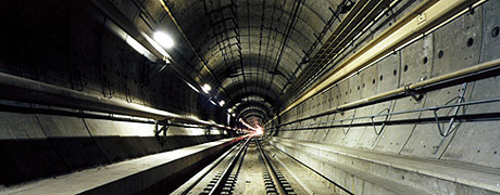 Vista del interior del túnel. (FOTO: EUROTUNNEL) Vista del interior del túnel. (FOTO: EUROTUNNEL)