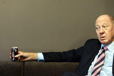 Neville Isdell, presidente de Coca-Cola. (Foto: Jos� Aym�)