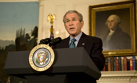 El presidente estadounidense, George Bush, durante su comparecencia. (Foto: EFE)
