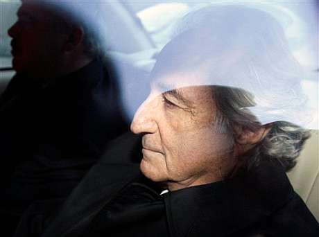 Bernard Madoff abandona la Corte de Manhattan el pasado 5 de enero. (Foto: AP)