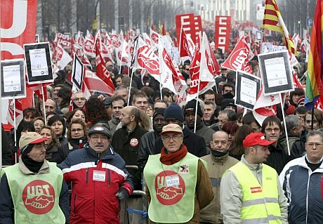 Unas 35.000 personas se han manifestado en Zaragoza. 