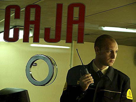 Un vigilante de una empresa de seguridad privada. | ELMUNDO.es