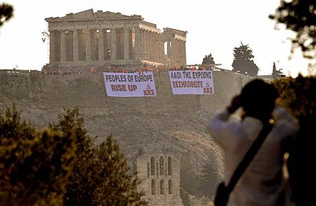 Protesta en la Acrópolis. | AP