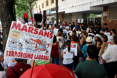 Manifestación de trabajadores de Marsans en el pasado mes de julio. | Diego Sinova
