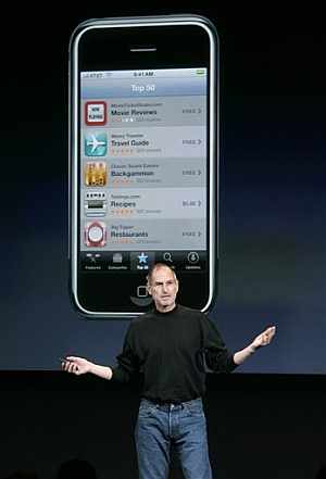 Steve Jobs, durante la presentaci&oacute;n de las novedades para el iPhone. (Foto:AP)