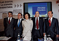 De izqda. a dcha. Pedro Reques, Juan Vázquez, Mercedes Cabrera, Federico Gutiérrez-Solana y Emilio Botín, en la presentación del estudio. / KIKE PARA De izqda. a dcha. Pedro Reques, Juan Vázquez, Mercedes Cabrera, Federico Gutiérrez-Solana y Emilio Botín, en la presentación del estudio. / KIKE PARA
