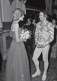 CHARLA REAL. Diana de Gales conoce a Nureyev en el Covent Garden de Londres (1982).