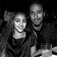 Lourdes, la hija mayor de Madonna, junto a su padre, Carlos León, en una cena en 2006.