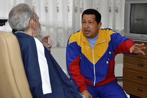 Una imagen reciente de Hugo Chávez junto a Fidel Castro. | Reuters