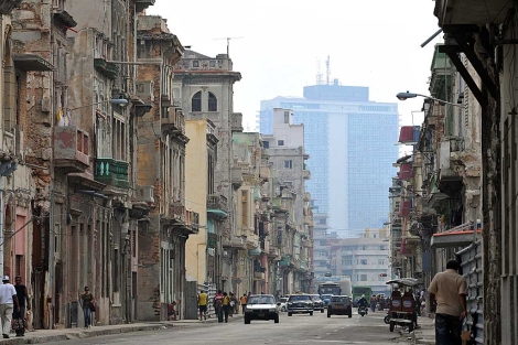 Vista general de una céntrica avenida de La Habana. | Efe