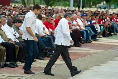Raúl Castro (c) en los actos de celebración en Ciego de Ávila. | AFP