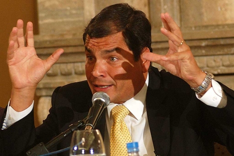 El presidente ecuatoriano, Rafael Correa, habla en un hotel de Quito (Ecuador). | Efe