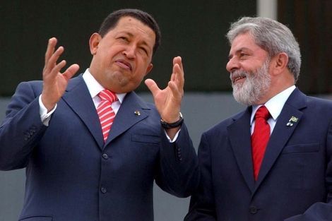 Un foto del 7 de diciembre de 2006: Hugo Chávez (i) y Lula da Silva (d) . | Efe
