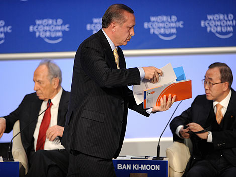 Erdogan abandona el debate, ante Peres y Ban Ki-moon. | Afp