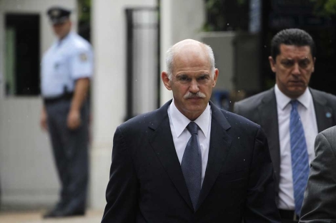 El primer ministro griego, Giorgios Papandreu, en el centro de Atenas. | AP
