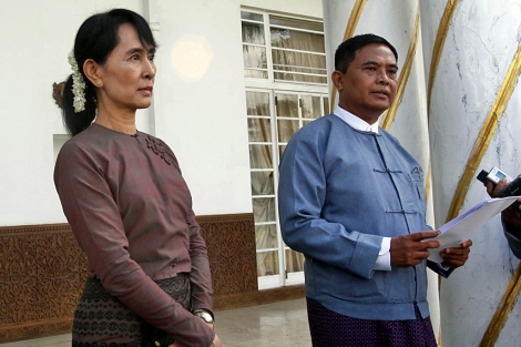Aung San Suu Kyi en una rueda de prensa tras su reunión con el Gobierno birmano. | AP