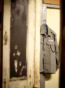 Uniforme militar en un cuartel de Rangún. | A. R.