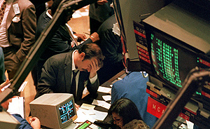 Un inversor se lamenta por la caída bursátil del 19 de octubre de 1987. (FOTO: AFP)
